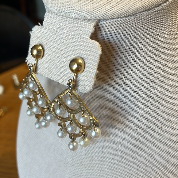 Vintage Sarah Coventry Gold Tone Dangle Earrings - Picture 2 of 2
